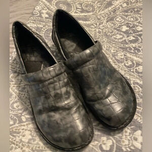 Boc clogs alligator pattern silver color size 9.5 or 41 nurse dental wear